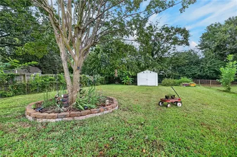 Exterior - 419 Hunlac Ave, Hampton, VA 23664 photo 5 of 11
