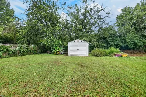 Exterior - 419 Hunlac Ave, Hampton, VA 23664 photo 6 of 11
