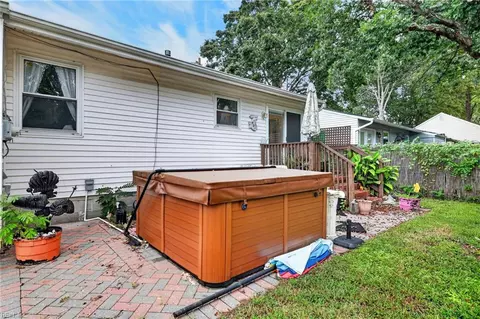 Exterior - 419 Hunlac Ave, Hampton, VA 23664 photo 10 of 11