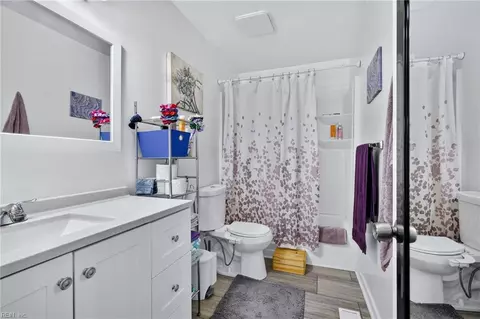 Bath - 419 Hunlac Ave, Hampton, VA 23664 photo 1 of 1