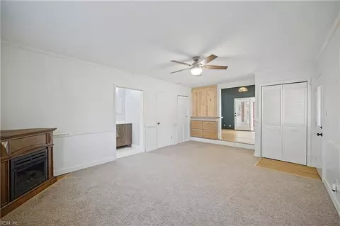 Living - 2024 Lisbon Rd, Chesapeake, VA 23321 photo 2 of 3