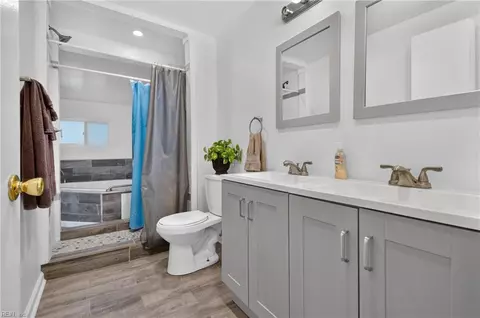 Bath - 2021 Seward Dr, Hampton, VA 23663 photo 1 of 5