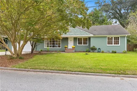 1610 Crescent Dr, Elizabeth City, NC 27909