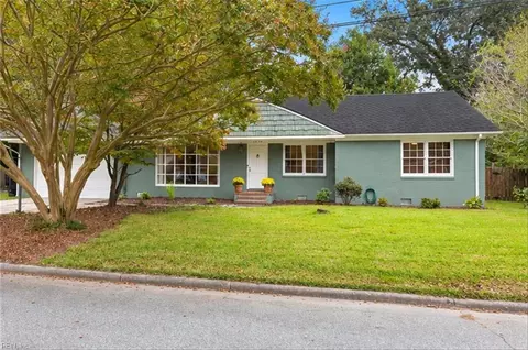 1610 Crescent Dr, Elizabeth City, NC 27909