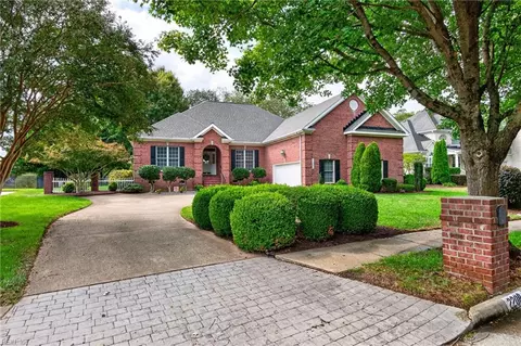 2208 Souverain Ln, Virginia Beach, VA 23454