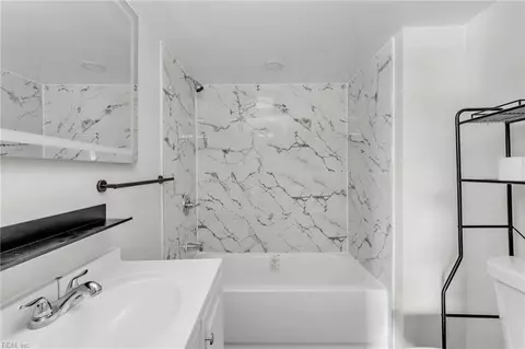 Bath - 320 Mary St, Hampton, VA 23664 photo 1 of 3