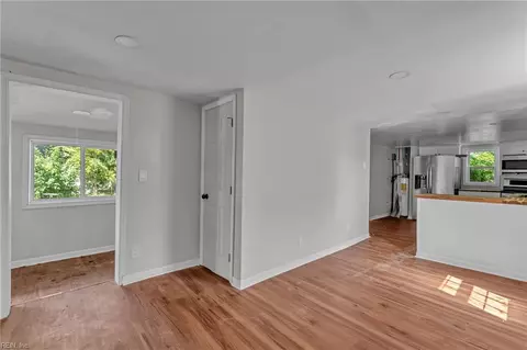 Entry Way - 320 Mary St, Hampton, VA 23664 photo 1 of 4