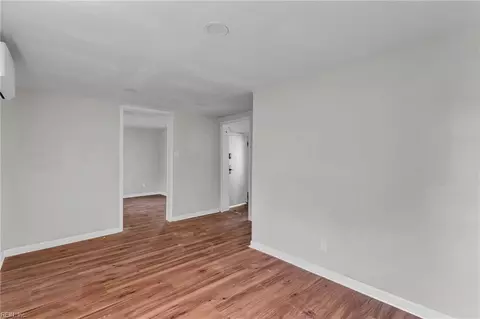 Entry Way - 320 Mary St, Hampton, VA 23664 photo 2 of 4
