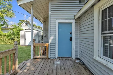 Exterior - 320 Mary St, Hampton, VA 23664 photo 4 of 5