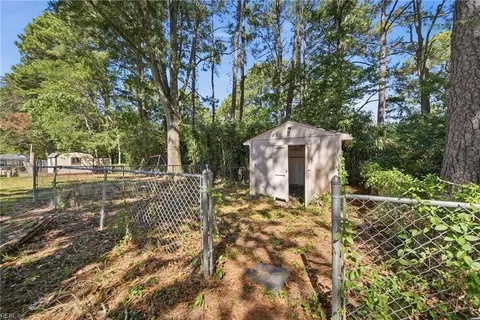 Exterior - 4 Bramston Dr, Hampton, VA 23666 photo 4 of 7