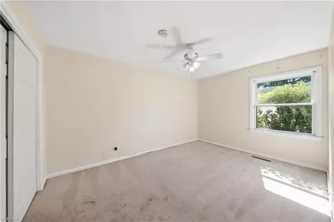 Bedroom - 4 Bramston Dr, Hampton, VA 23666 photo 11 of 17