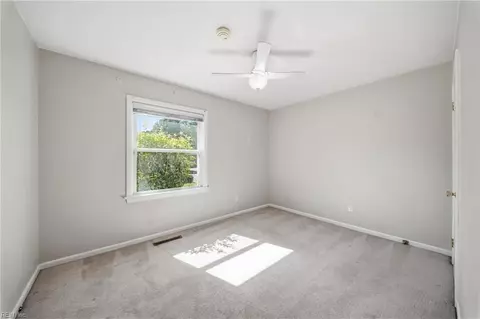 Bedroom - 4 Bramston Dr, Hampton, VA 23666 photo 14 of 17