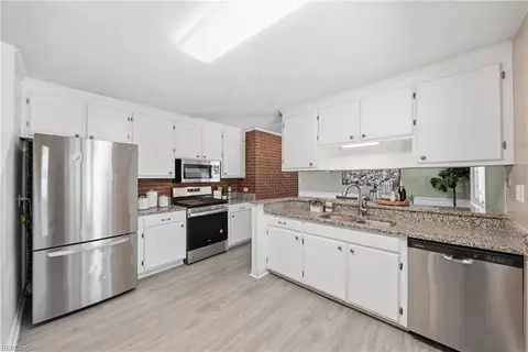 Kitchen - 4 Bramston Dr, Hampton, VA 23666 photo 1 of 5