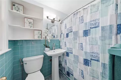 Bath - 4 Bramston Dr, Hampton, VA 23666 photo 3 of 3