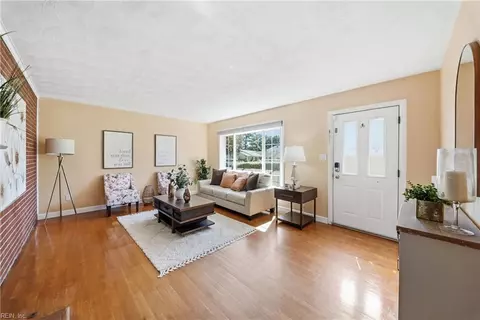 Living - 4 Bramston Dr, Hampton, VA 23666 photo 2 of 4