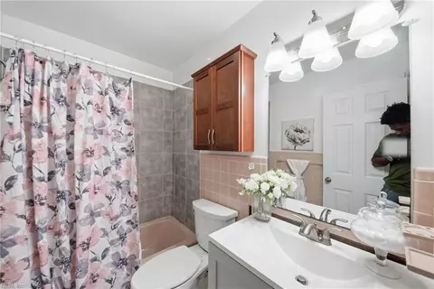Bath - 4 Bramston Dr, Hampton, VA 23666 photo 1 of 3