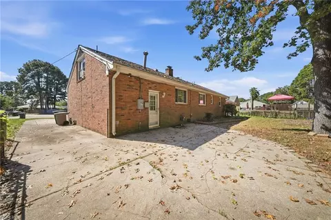 Exterior - 4 Bramston Dr, Hampton, VA 23666 photo 7 of 7