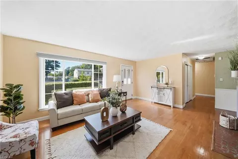Living - 4 Bramston Dr, Hampton, VA 23666 photo 3 of 4