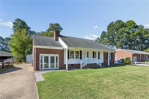 7 Fawn Ln, Newport News, VA 23602