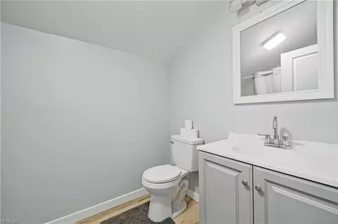 Bath - 722 Ridgeway Ave, Hampton, VA 23661 photo 2 of 2