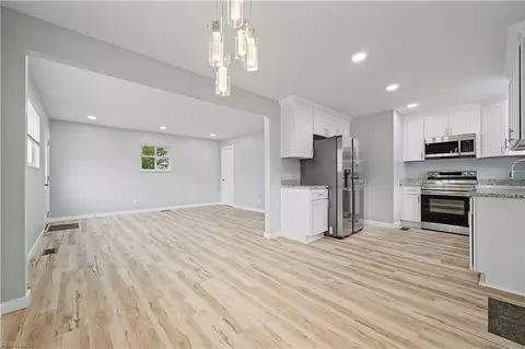 Living - 722 Ridgeway Ave, Hampton, VA 23661 photo 1 of 4