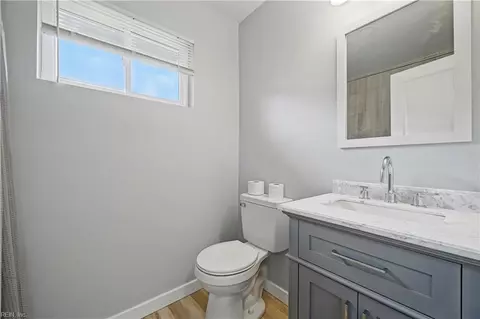 Bath - 722 Ridgeway Ave, Hampton, VA 23661 photo 1 of 2