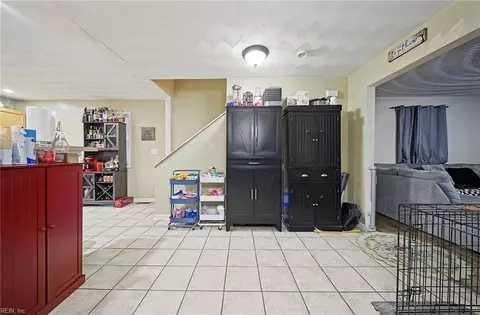 Entry Way - 317 Dixie Dr, Norfolk, VA 23505 photo 3 of 7