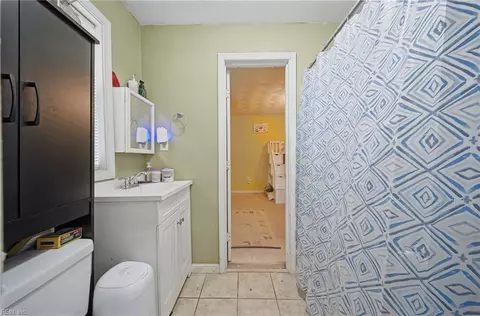 Entry Way - 317 Dixie Dr, Norfolk, VA 23505 photo 6 of 7