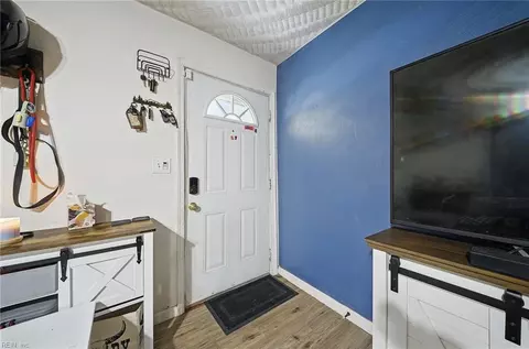 Entry Way - 317 Dixie Dr, Norfolk, VA 23505 photo 1 of 7