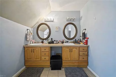 Bath - 317 Dixie Dr, Norfolk, VA 23505 photo 3 of 3