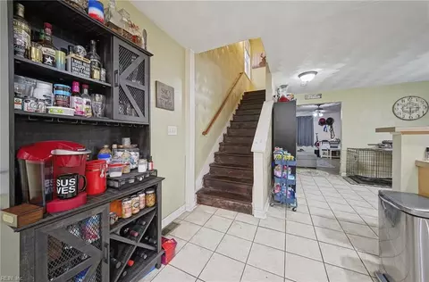 Entry Way - 317 Dixie Dr, Norfolk, VA 23505 photo 4 of 7
