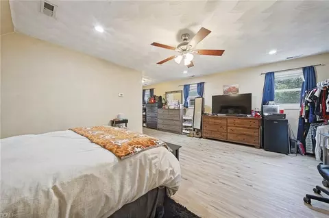 Bedroom - 317 Dixie Dr, Norfolk, VA 23505 photo 5 of 6