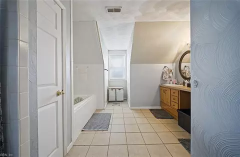 Entry Way - 317 Dixie Dr, Norfolk, VA 23505 photo 7 of 7