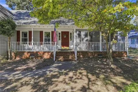 1021 Grantham Ln, Chesapeake, VA 23322