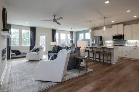304 Station Dr, Suffolk, VA 23434