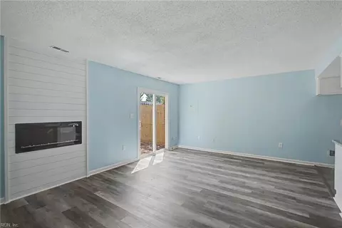 1962 Darnell Dr, Virginia Beach, VA 23455