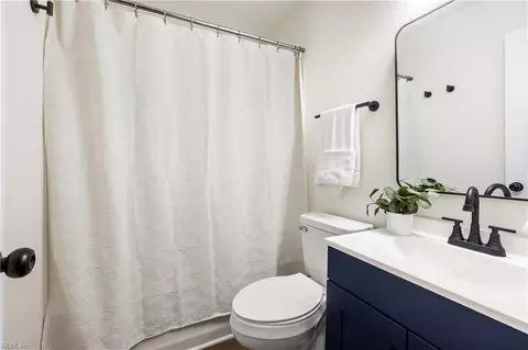 Bath - 509 Marion Rd, Hampton, VA 23663 photo 2 of 2