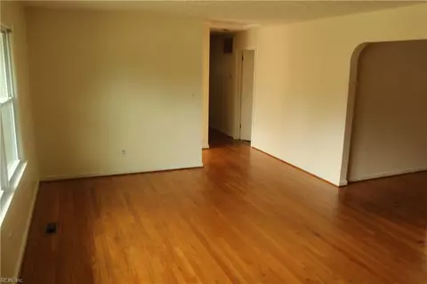 Living - 1805 Broadstreet Rd, Hampton, VA 23666 photo 2 of 5