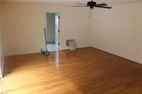 Living - 1805 Broadstreet Rd, Hampton, VA 23666 photo 5 of 5