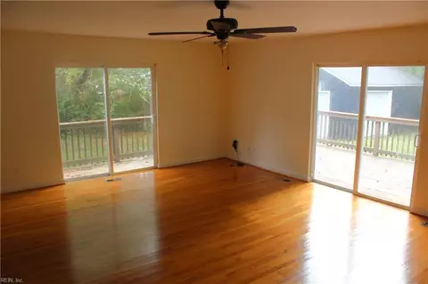 Living - 1805 Broadstreet Rd, Hampton, VA 23666 photo 4 of 5