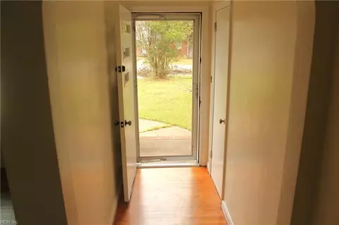 Entry Way - 1805 Broadstreet Rd, Hampton, VA 23666 photo 1 of 1