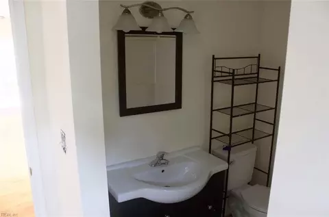 Bath - 1805 Broadstreet Rd, Hampton, VA 23666 photo 2 of 2