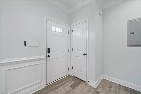 Entry Way - 1304 West Ave, Hampton, VA 23669 photo 2 of 6
