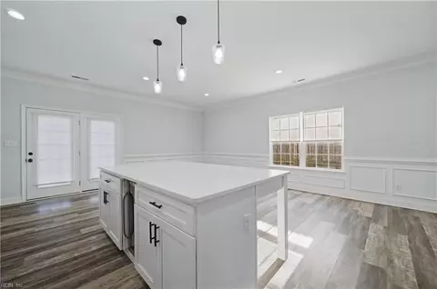 Entry Way - 1304 West Ave, Hampton, VA 23669 photo 4 of 6