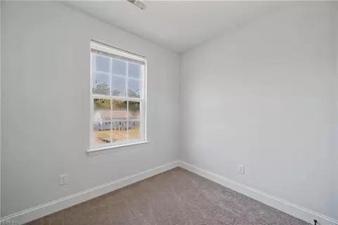 Bedroom - 1304 West Ave, Hampton, VA 23669 photo 3 of 3
