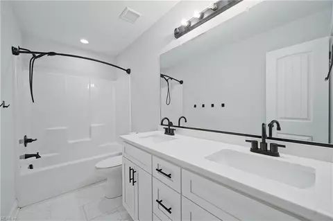 Bath - 1304 West Ave, Hampton, VA 23669 photo 3 of 3