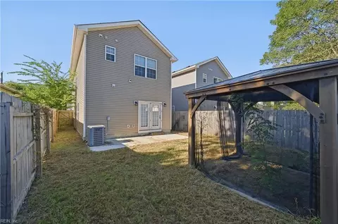 Exterior - 1304 West Ave, Hampton, VA 23669 photo 2 of 4