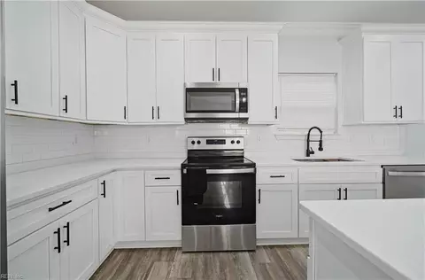 Kitchen - 1304 West Ave, Hampton, VA 23669 photo 1 of 1