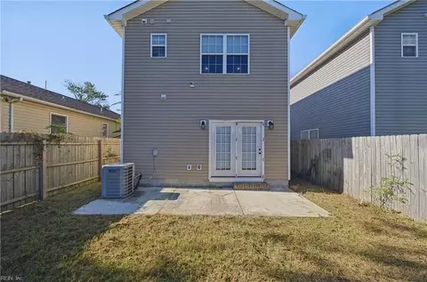 Exterior - 1304 West Ave, Hampton, VA 23669 photo 3 of 4