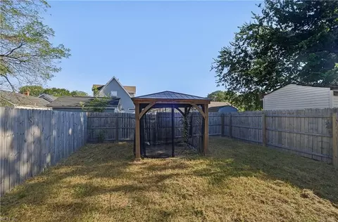 Exterior - 1304 West Ave, Hampton, VA 23669 photo 4 of 4